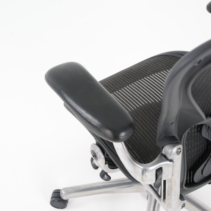 Silla Ejecutiva Aeron Fully Loaded Posturefit Talla B - Imagen 11