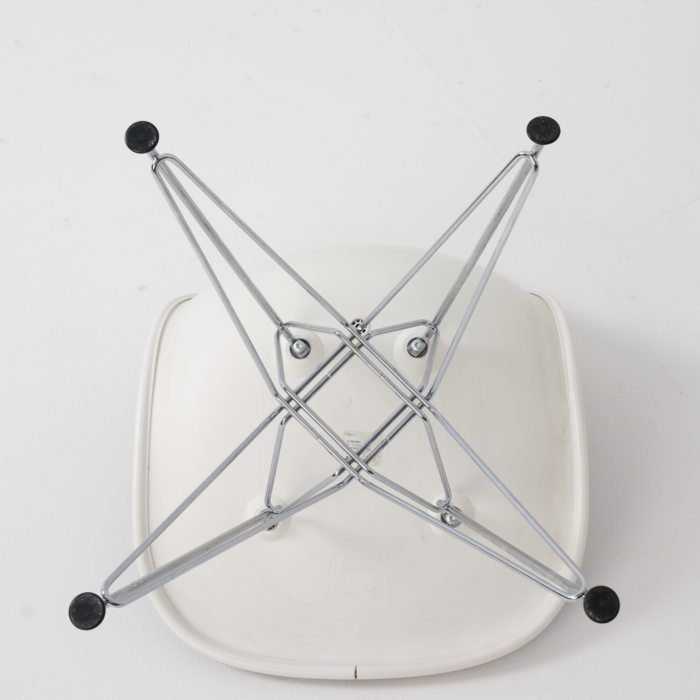Fixed chair model DSR by E&A - Image 6