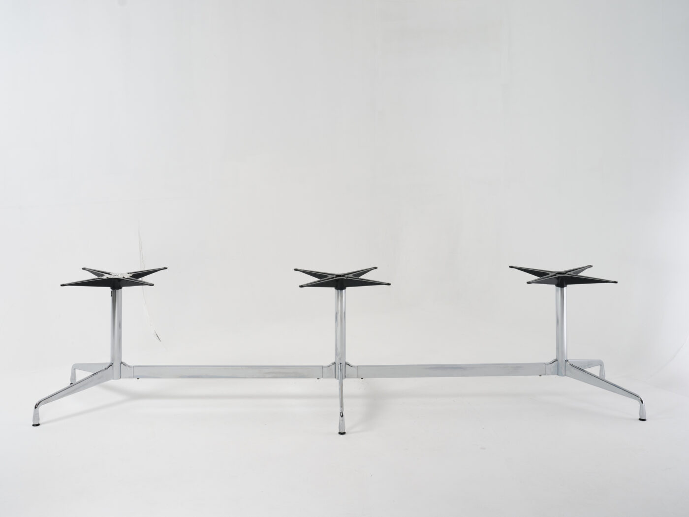 Base de mesa reuniões Vitra modelo Segmented by Charles & Ray Eames