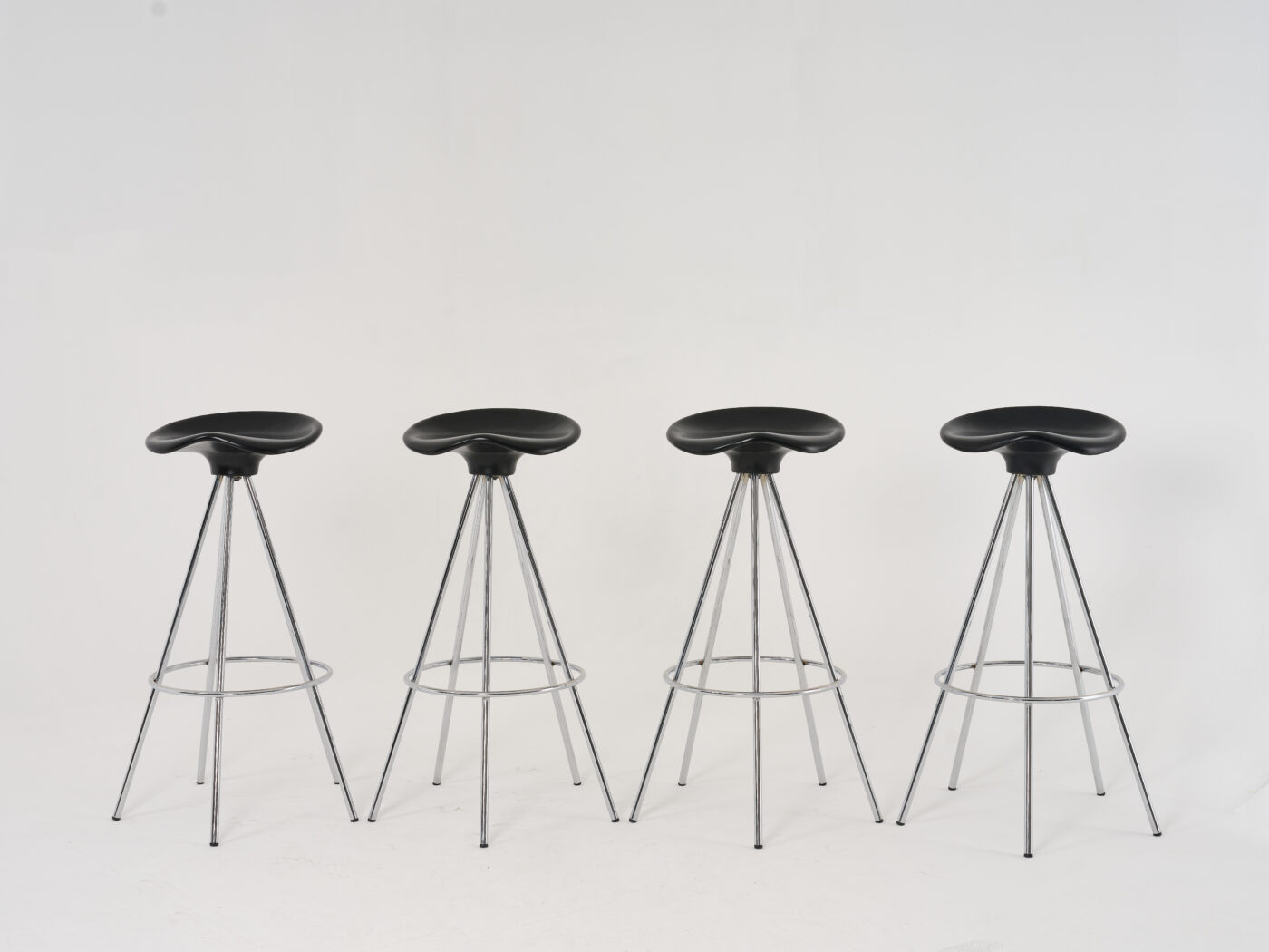 Bancos 4 x modelo Jamaica by Pepe Cortês para Amat - Image 2