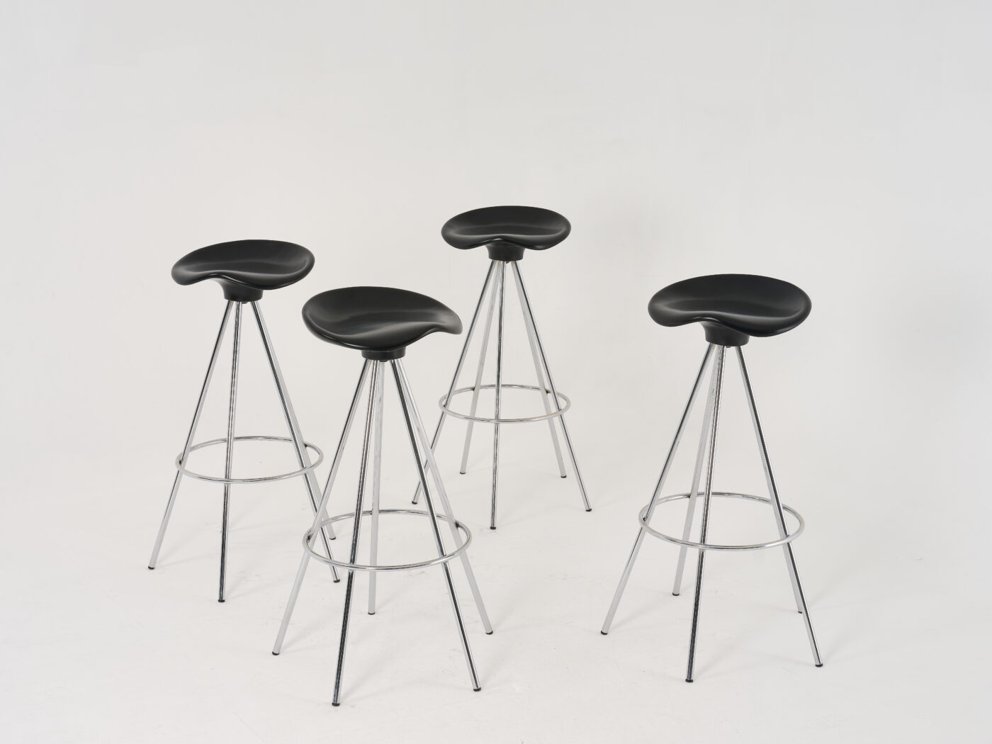 Bancos 4 x modelo Jamaica by Pepe Cortês para Amat