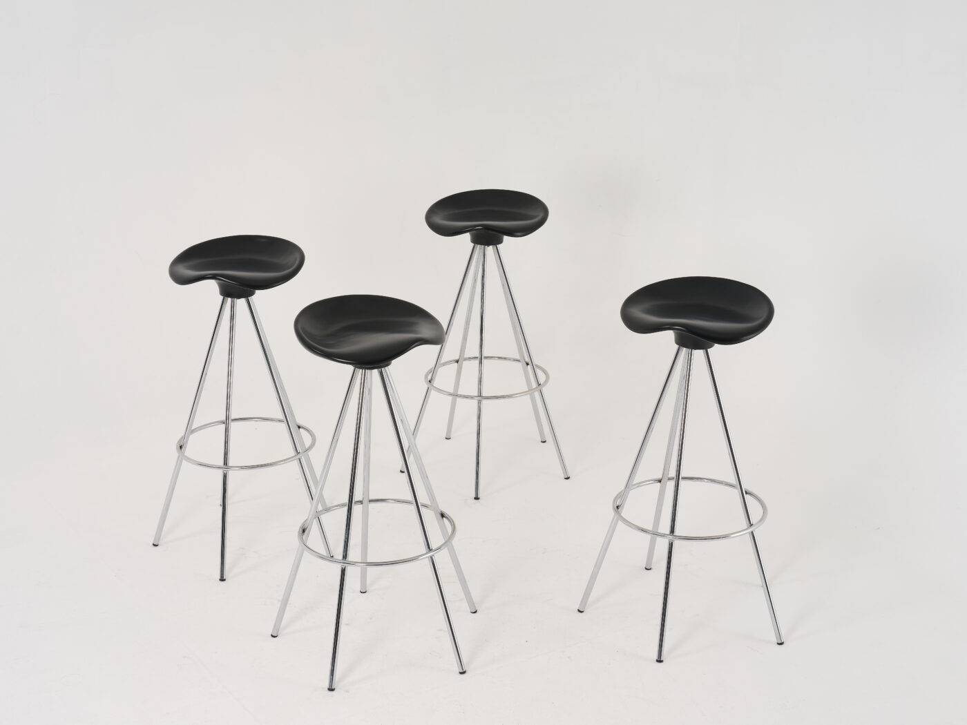 Bancos 4 x modelo Jamaica by Pepe Cortês para Amat - Image 4