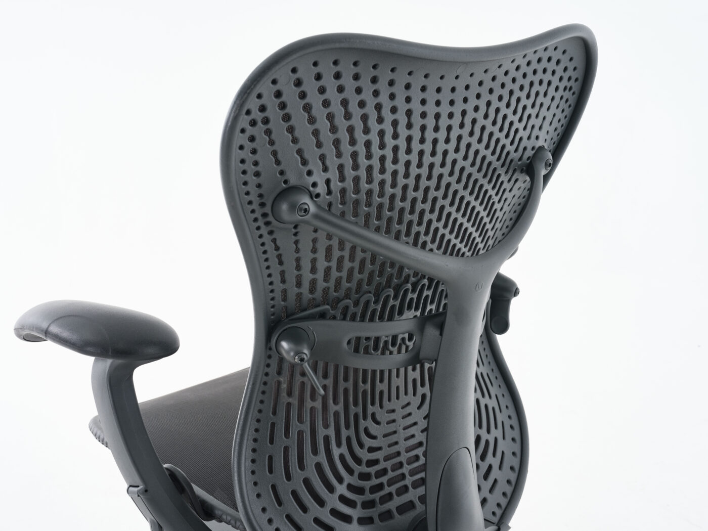 Cadeira Herman Miller MIRRA versão Butterfly - Image 5
