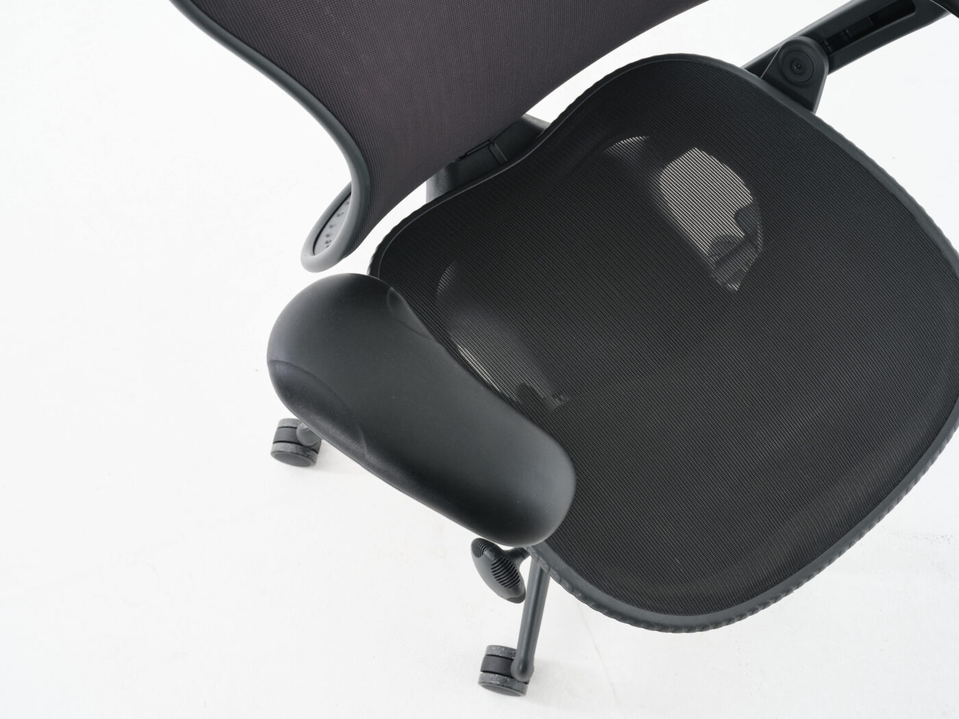Cadeira Herman Miller MIRRA versão Butterfly - Image 8